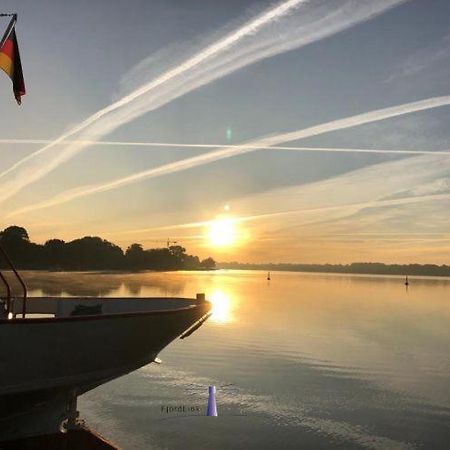 Hausboot Fjord Ankerplatz Mit Biosauna In Šlesvik Exteriér fotografie