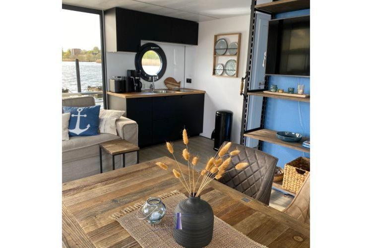 Hausboot Fjord Ankerplatz Mit Biosauna In Šlesvik Exteriér fotografie